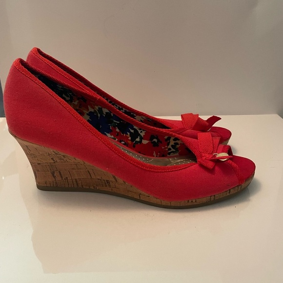 Dexflex Comfort Red Wedge Shoes with Bow Detail - Picture 1 of 5